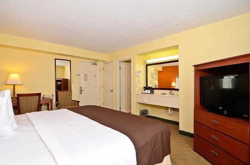 Best Western Louisville East Inn & Suites Hotel