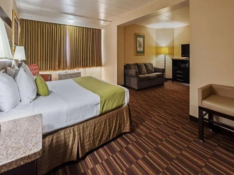 Best Western Louisville East Inn & Suites 3*,