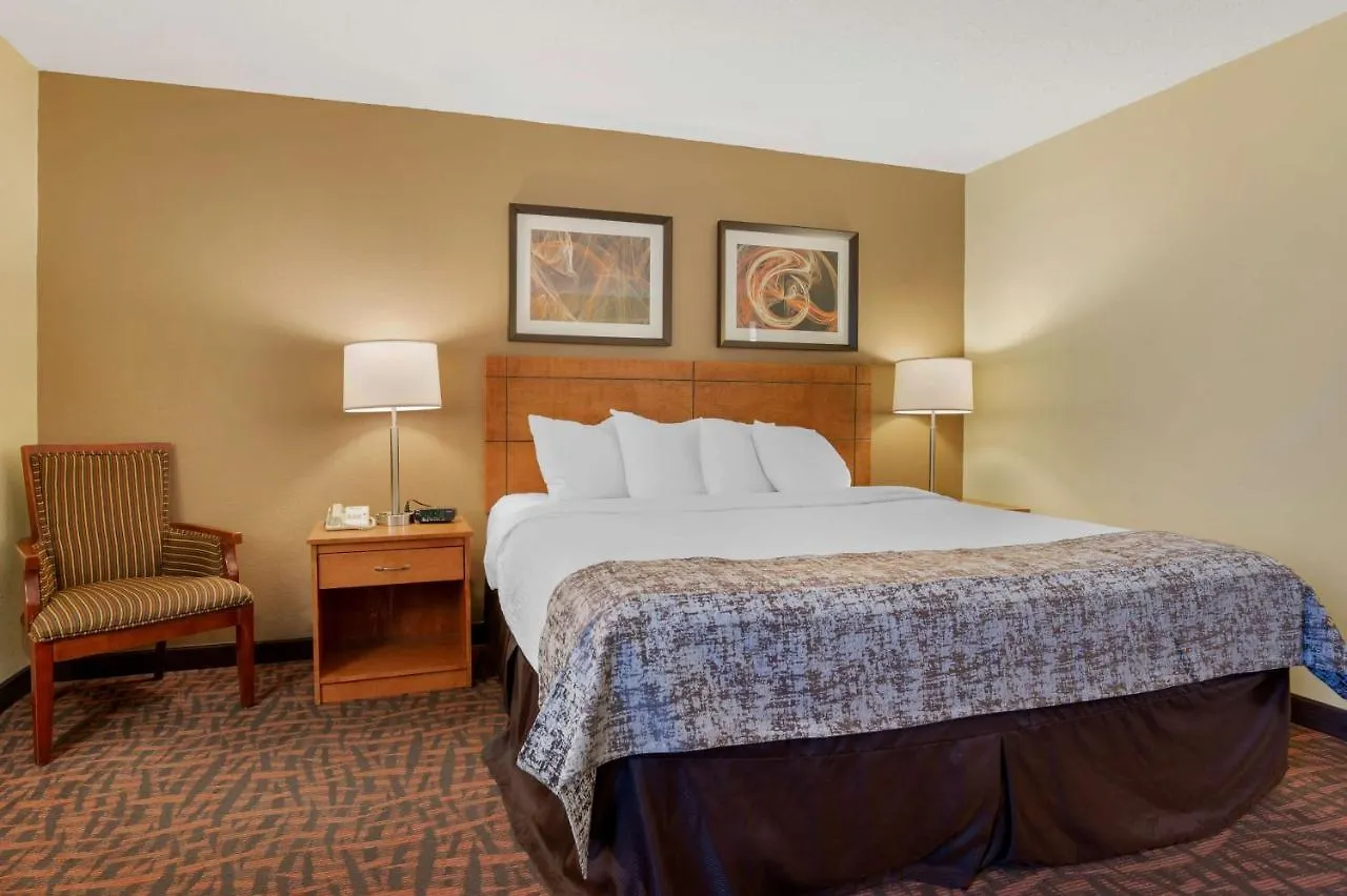 Best Western Louisville East Inn & Suites 3*,